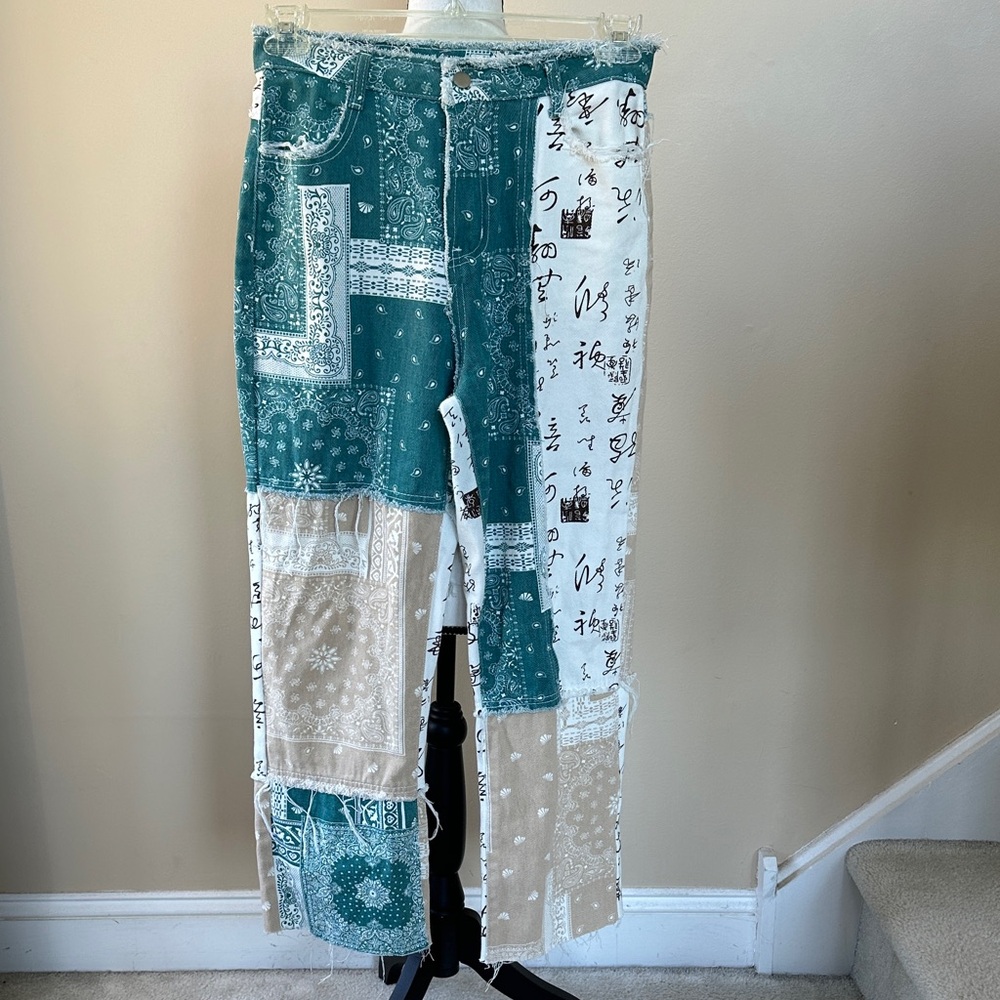 SHEIN Distressed Patchwork Jeans - Picture 4 of 15